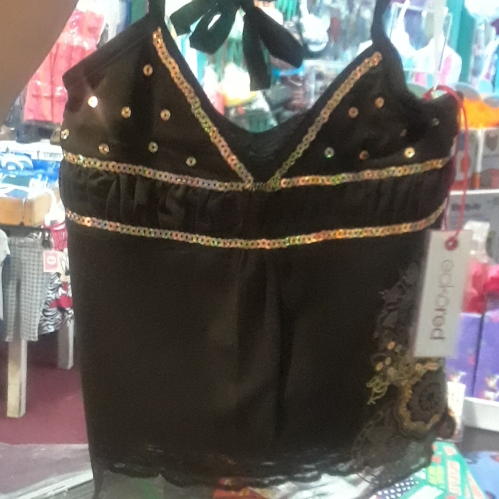 Halter top very cute for girl.